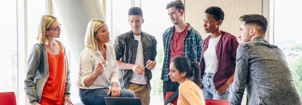 Jugend und Finanzen: Das Schulportal für junge Leute 12 Junge Menschen brauchen finanzielle Bildung