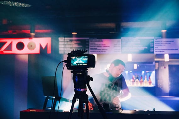 DJ Vim von Planet Radio heizt die Stimmung an