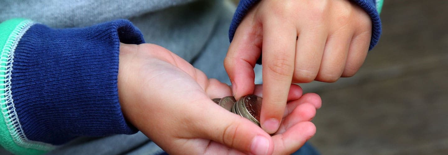 Beim Thema Taschengeld sind sich viele Eltern unsicher